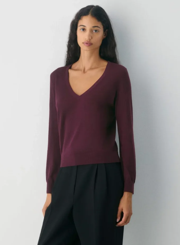 Jersey de cuello en V profundo de lana merino fina