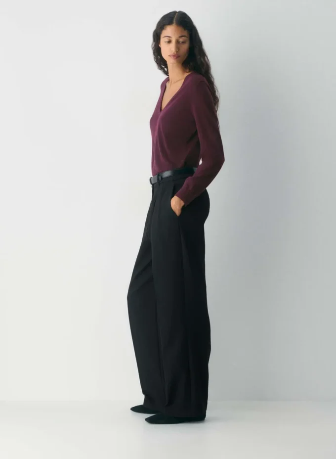 Jersey de cuello en V profundo de lana merino fina