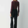 Jersey de cuello en V profundo de lana merino fina