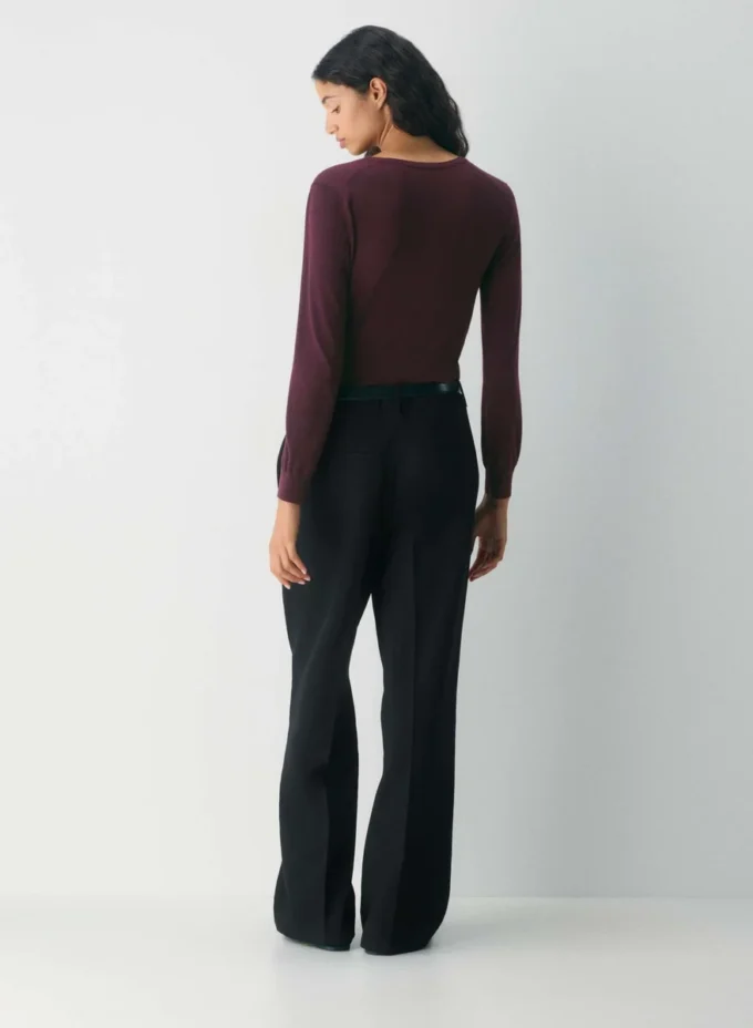 Jersey de cuello en V profundo de lana merino fina