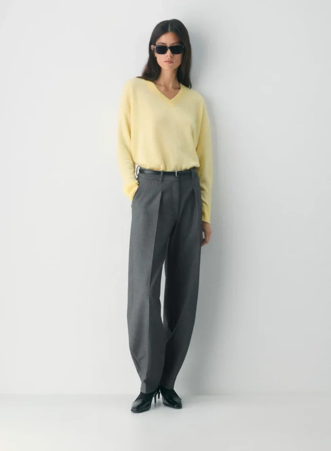 Jersey holgado con cuello en V Feather Cashmere Jersey holgado con cuello en V Feather Cashmere