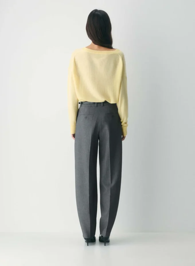 Jersey holgado con cuello en V Feather Cashmere Jersey holgado con cuello en V Feather Cashmere