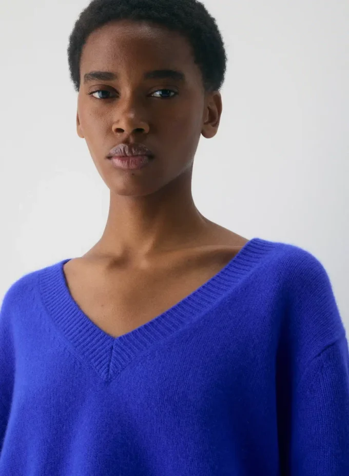 Jersey oversize con cuello en V de Plush Cashmere Jersey oversize con cuello en V de Plush Cashmere