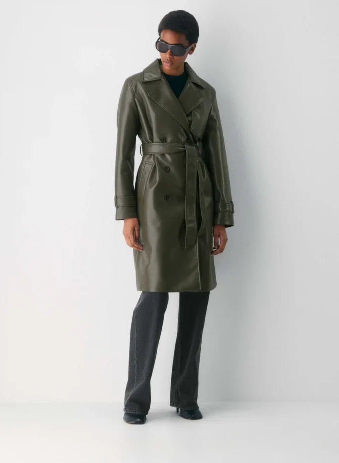 Nueva gabardina tabloide – Cuero Unreal Nueva gabardina tabloide – Cuero Unreal