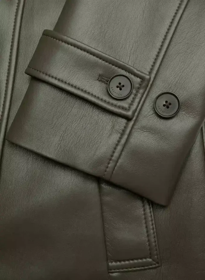 Nueva gabardina tabloide – Cuero Unreal Nueva gabardina tabloide – Cuero Unreal