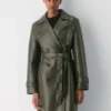Nueva gabardina tabloide – Cuero Unreal Nueva gabardina tabloide – Cuero Unreal