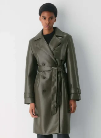 Nueva gabardina tabloide – Cuero Unreal Nueva gabardina tabloide – Cuero Unreal