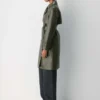 Nueva gabardina tabloide – Cuero Unreal Nueva gabardina tabloide – Cuero Unreal