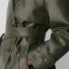 Nueva gabardina tabloide – Cuero Unreal Nueva gabardina tabloide – Cuero Unreal