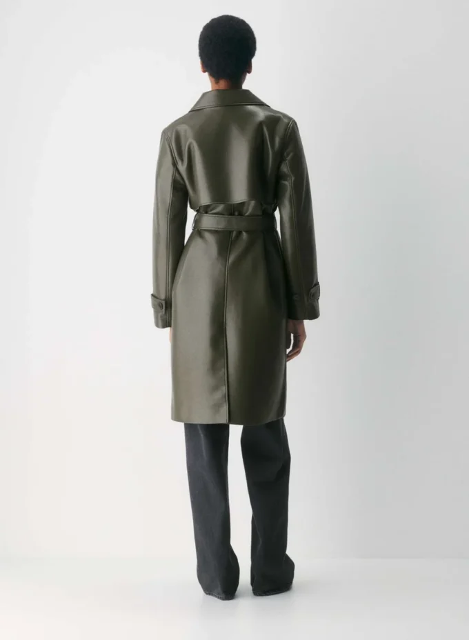 Nueva gabardina tabloide – Cuero Unreal Nueva gabardina tabloide – Cuero Unreal