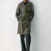 Nueva gabardina tabloide – Cuero Unreal Nueva gabardina tabloide – Cuero Unreal