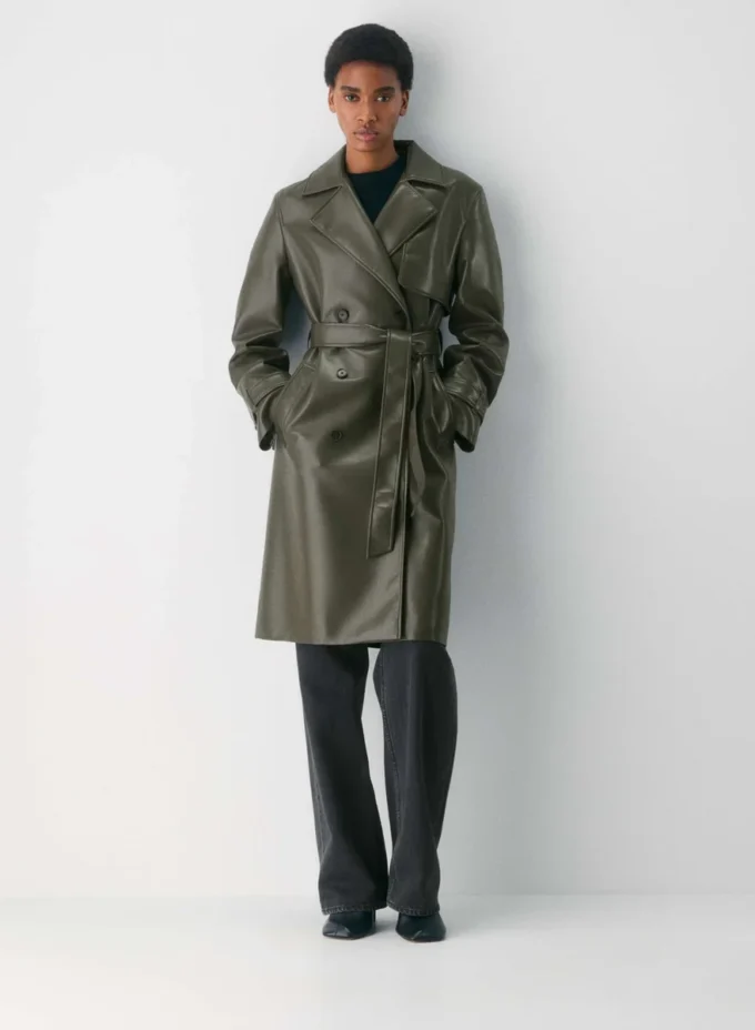 Nueva gabardina tabloide – Cuero Unreal Nueva gabardina tabloide – Cuero Unreal