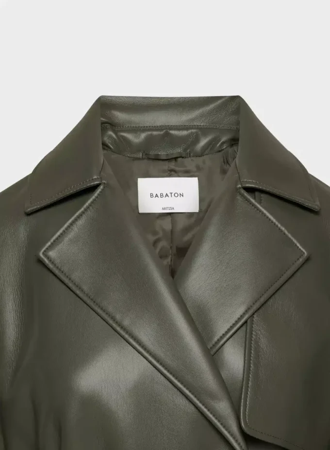 Nueva gabardina tabloide – Cuero Unreal Nueva gabardina tabloide – Cuero Unreal