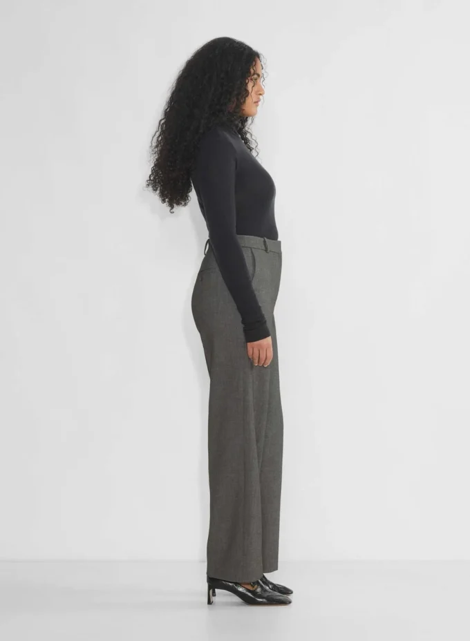Pantalón Agency Curve-Fit – (Re)ssential Pantalón Agency Curve-Fit – (Re)ssential