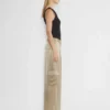 Pantalón cargo de satén extrovertido Pantalón cargo de satén extrovertido