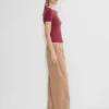 Pantalón chino de talle alto y pliegues anchos Pantalón chino de talle alto y pliegues anchos