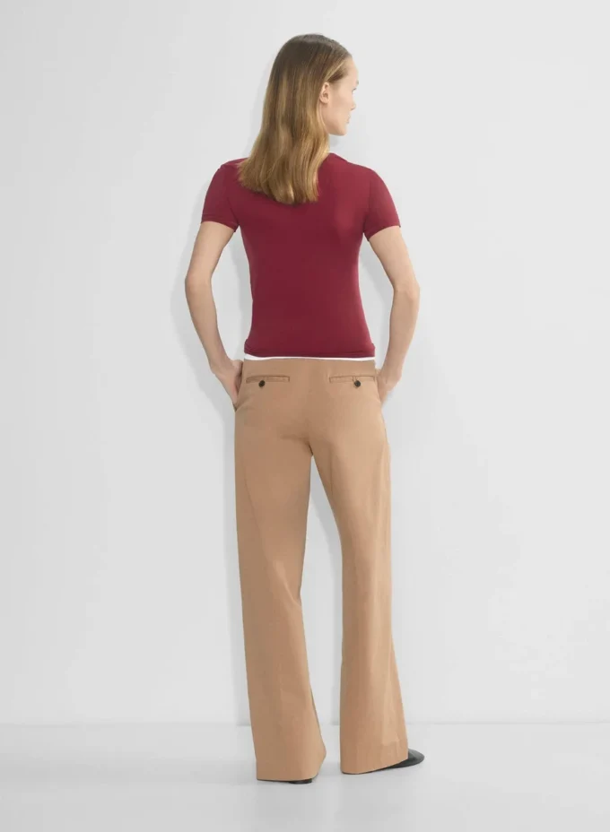 Pantalón chino de talle alto y pliegues anchos Pantalón chino de talle alto y pliegues anchos