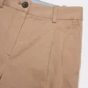Pantalón chino de talle alto y pliegues anchos Pantalón chino de talle alto y pliegues anchos