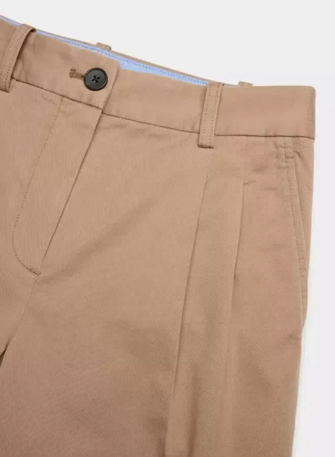 Pantalón chino de talle alto y pliegues anchos Pantalón chino de talle alto y pliegues anchos