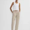 Pantalón chino de talle medio y corte acampanado Pantalón chino de talle medio y corte acampanado