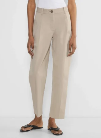 Pantalón chino de talle medio y corte acampanado
