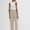 Pantalón chino de talle medio y corte acampanado Pantalón chino de talle medio y corte acampanado