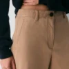 Pantalón chino holgado de talle alto y pierna ancha Pantalón chino holgado de talle alto y pierna ancha