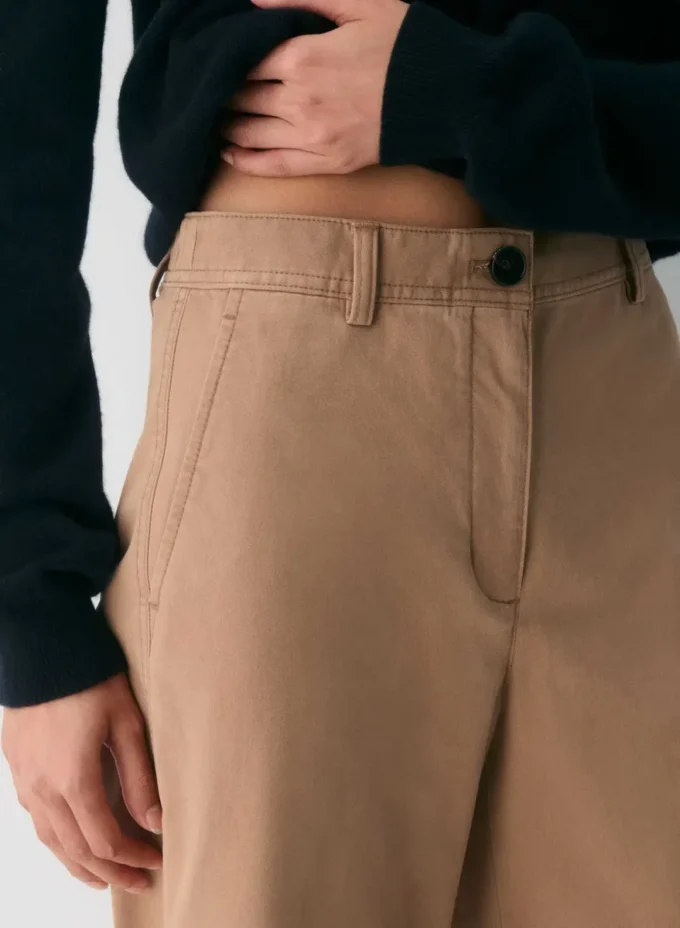 Pantalón chino holgado de talle alto y pierna ancha Pantalón chino holgado de talle alto y pierna ancha
