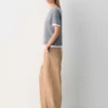 Pantalón chino relajado de talle alto y pierna recta Pantalón chino relajado de talle alto y pierna recta
