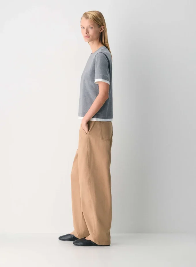 Pantalón chino relajado de talle alto y pierna recta Pantalón chino relajado de talle alto y pierna recta