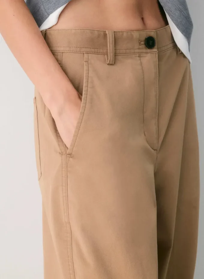 Pantalón chino relajado de talle alto y pierna recta Pantalón chino relajado de talle alto y pierna recta