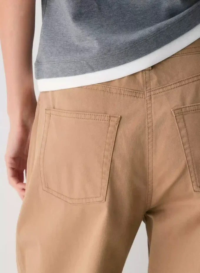 Pantalón chino relajado de talle alto y pierna recta Pantalón chino relajado de talle alto y pierna recta