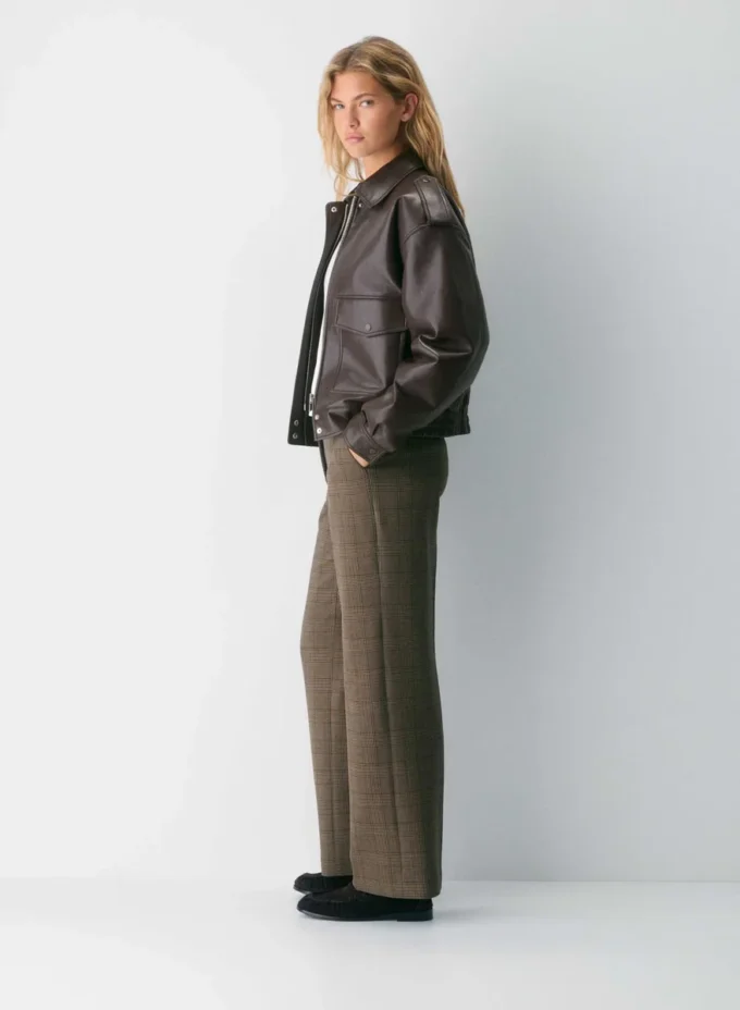 Pantalón Curve-Fit de New Agency – (Re)ssential Pantalón Curve-Fit de New Agency – (Re)ssential