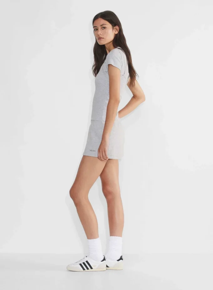 Pantalones cortos boyfriend de felpa suave y talle bajo Pantalones cortos boyfriend de felpa suave y talle bajo