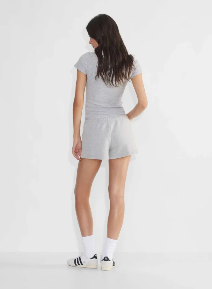 Pantalones cortos boyfriend de felpa suave y talle bajo Pantalones cortos boyfriend de felpa suave y talle bajo