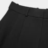Pantalones cortos plisados hasta la mitad del muslo Pantalones cortos plisados hasta la mitad del muslo