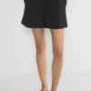 Pantalones cortos plisados hasta la mitad del muslo Pantalones cortos plisados hasta la mitad del muslo