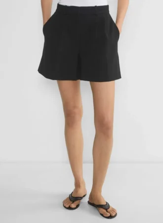 Pantalones cortos plisados hasta la mitad del muslo