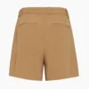 Pantalones cortos plisados hasta la mitad del muslo Pantalones cortos plisados hasta la mitad del muslo