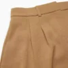 Pantalones cortos plisados hasta la mitad del muslo Pantalones cortos plisados hasta la mitad del muslo