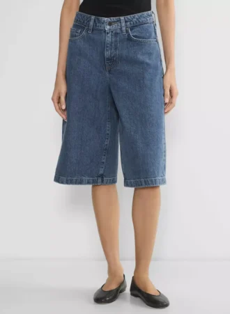 Publicidad Pantalón corto vaquero por debajo de la rodilla