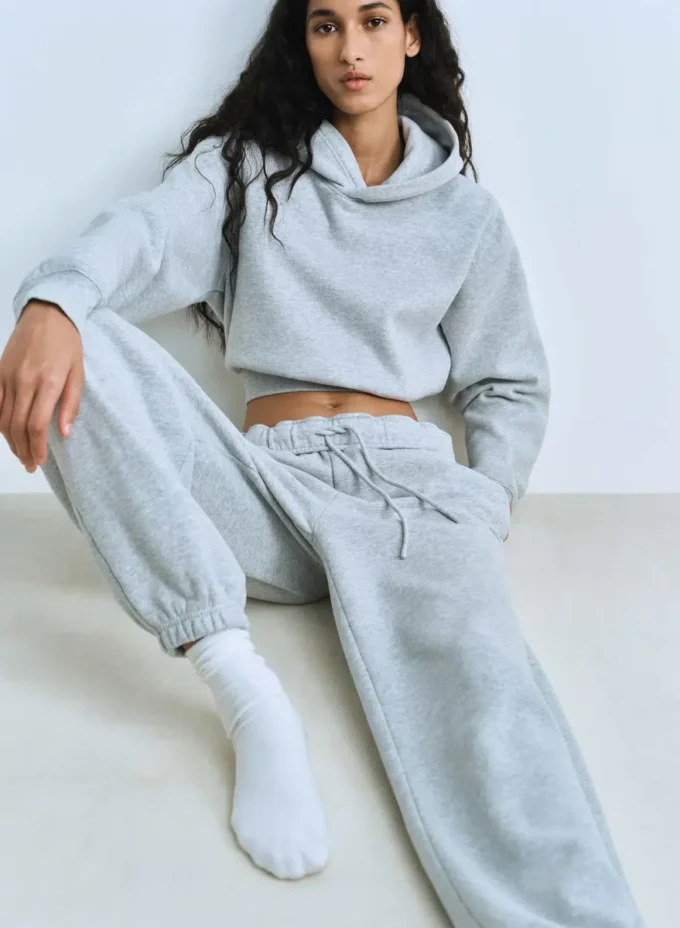 Sudadera con capucha corta y cómoda de felpa