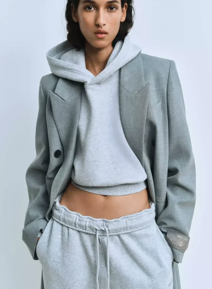 Sudadera con capucha corta y cómoda de felpa