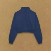 Sudadera corta y cómoda con cuello alto y media cremallera