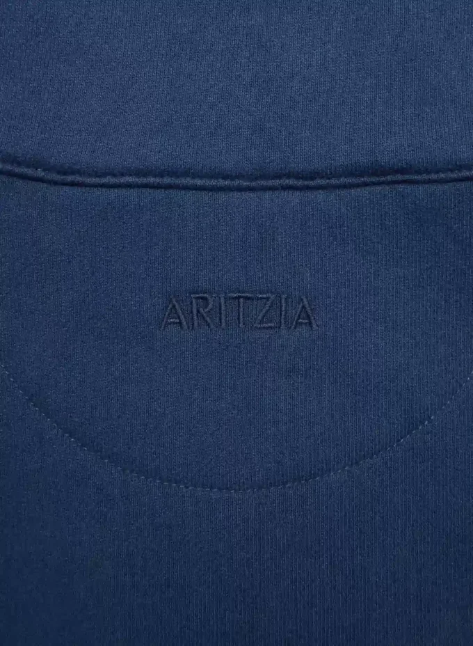 Sudadera corta y cómoda con cuello alto y media cremallera