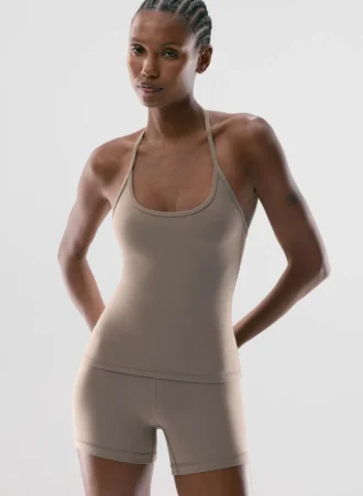Top camiseta con cuello halter LIFE Essential Top camiseta con cuello halter LIFE Essential