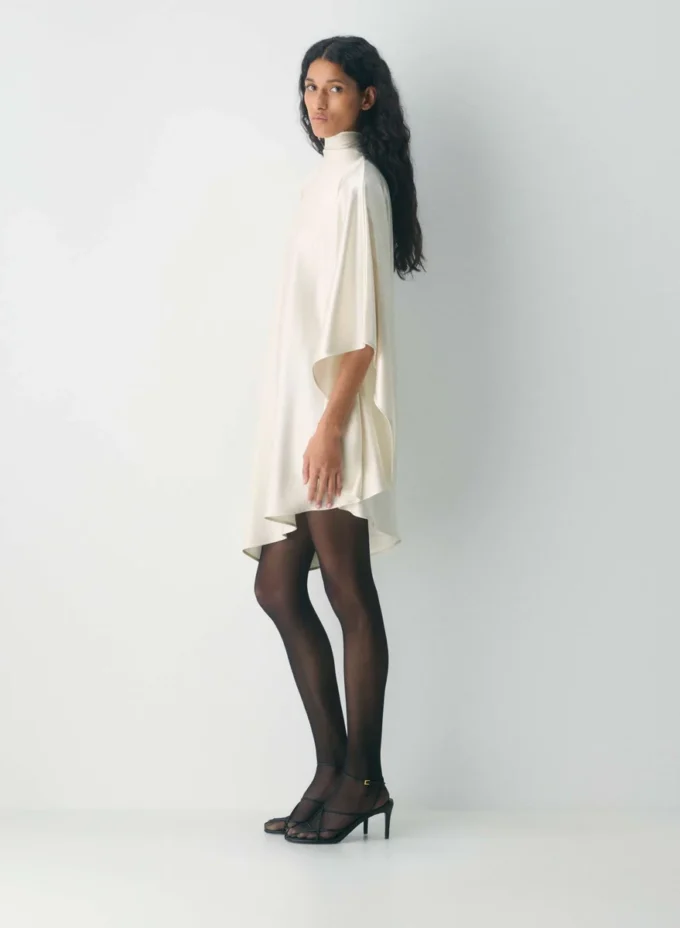Vestido de satén con volantes Vestido de satén con volantes