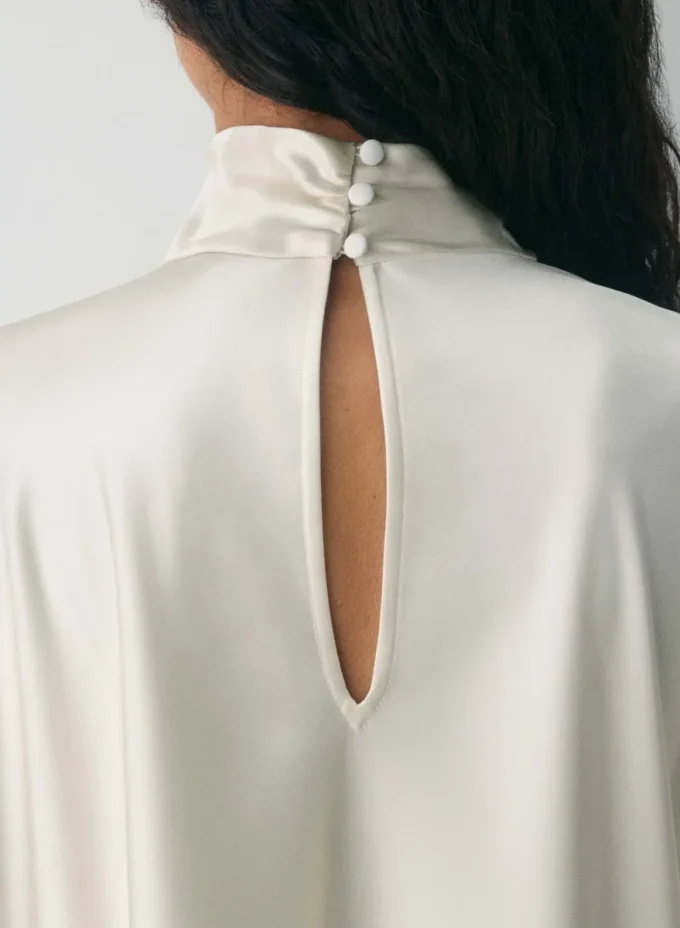 Vestido de satén con volantes Vestido de satén con volantes