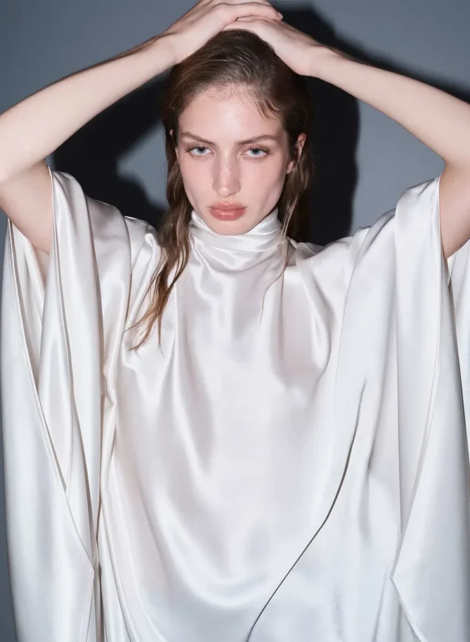 Vestido de satén con volantes Vestido de satén con volantes