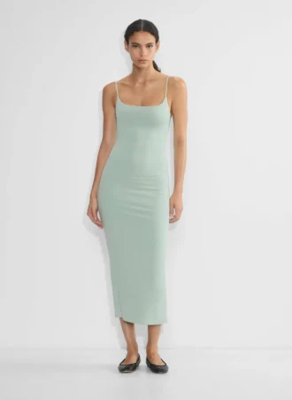 Vestido largo con tirantes y corte informal